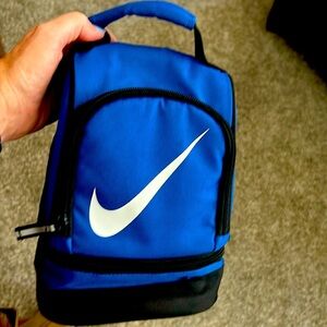 Kids Nike Classic Lunch bag, royal blue. 2 zipper insulated food areas.